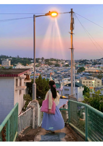 Vẽ Lên Mày Một Đóa Đào Hoa